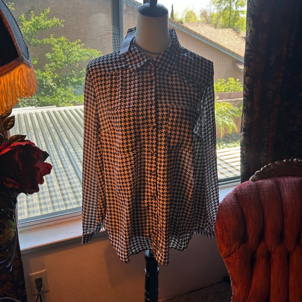 Torrid Women’s Black and White Houndstooth Shirt 1x